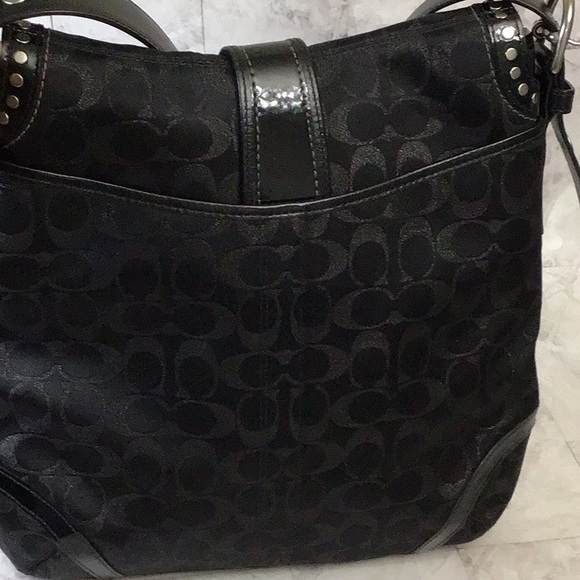 Coach Signature Jacquard Satin and Patent Leather shoulder Bag - Picture 4 of 8